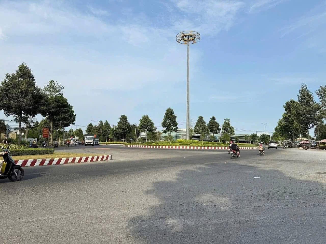 Nền góc 2 mặt tiền Nguyễn Thị Định - D5 . ngay bùng binh Phú Hưng. Bến Tre