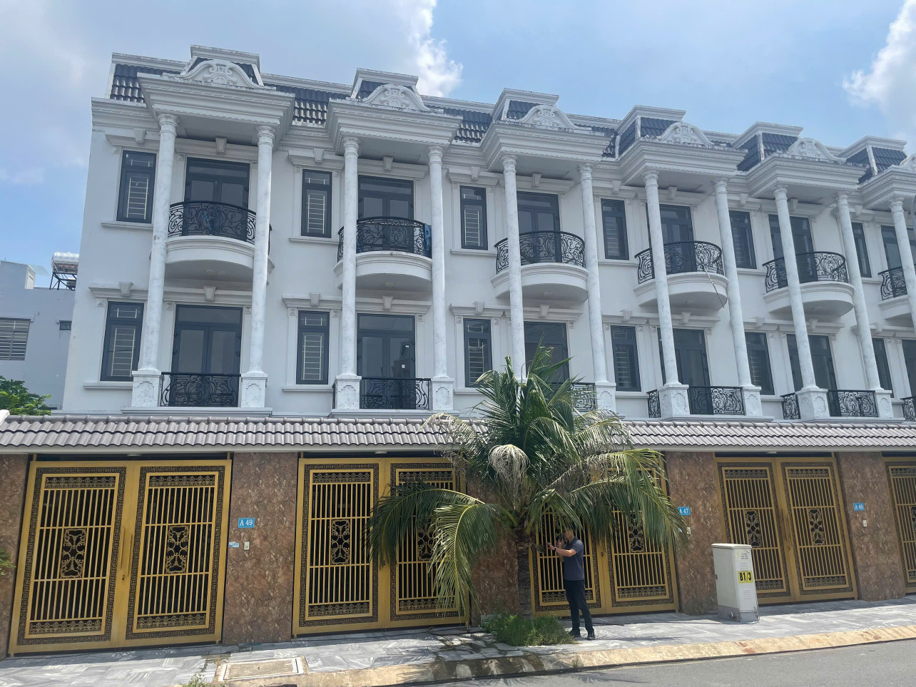 Nhà mặt phố Nguyễn Thị Khắp, 6 tỷ, 80m2, sẵn sổ, full nội thất cơ bản, dân cư sầm uất!