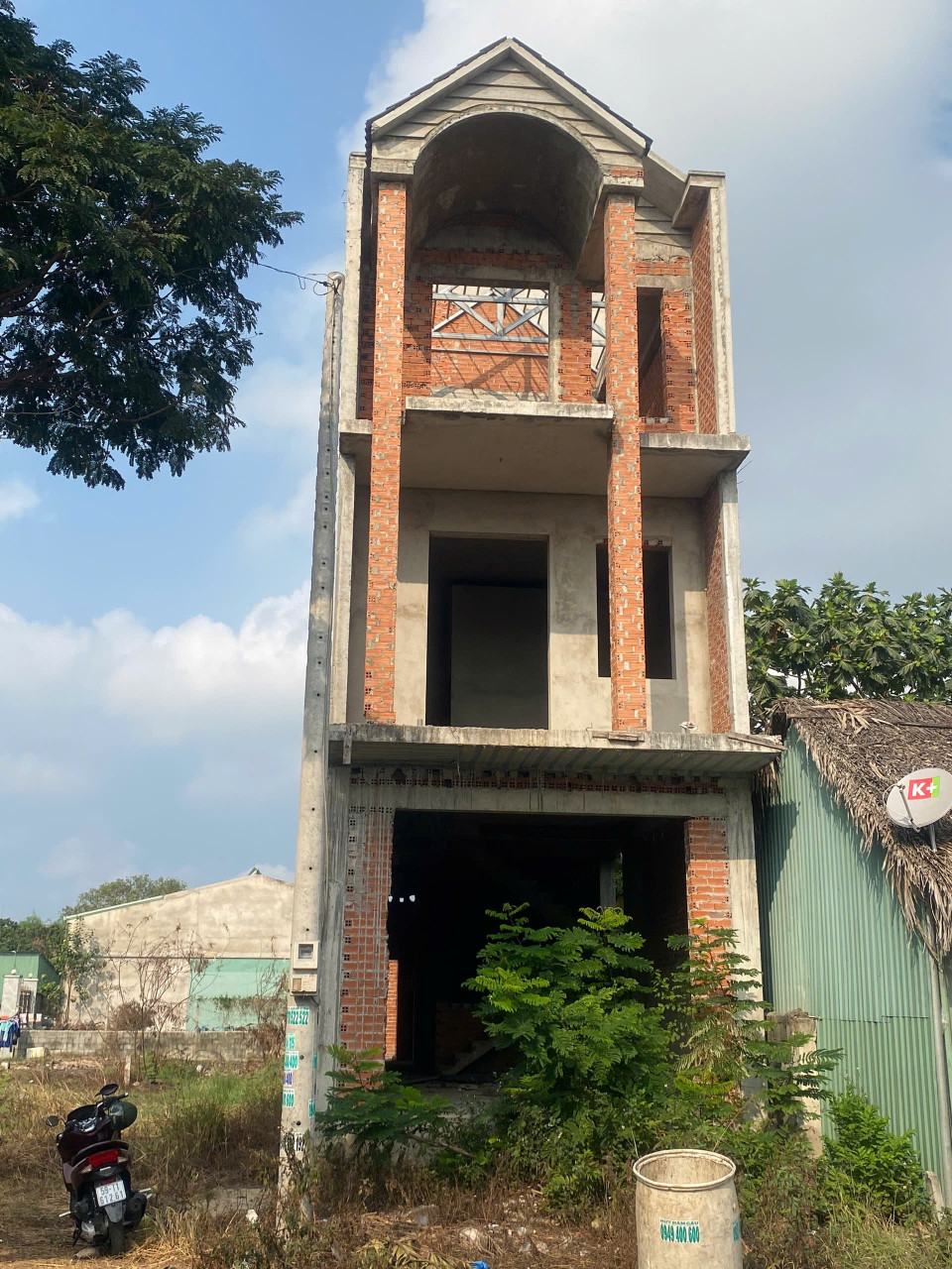 Bán nhà 4 tầng Mt đường Nguyễn Thị Lắng. Xd xong phần thô giá tốt