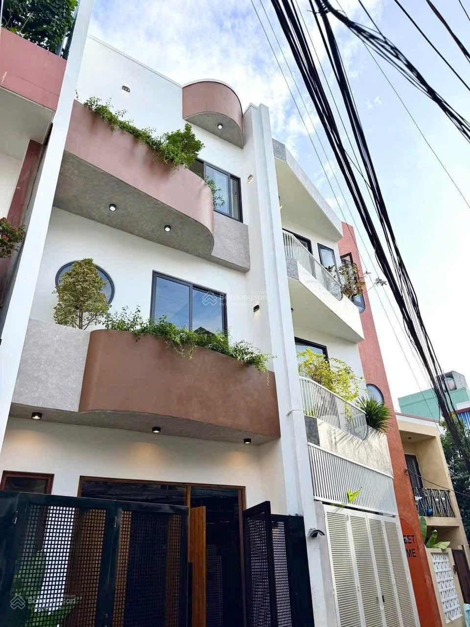 Bán nhà đường 8m Nguyễn Thị Minh Khai, Bến Nghé, Q1, gần nhà thờ Đức Bà, DT 70m2, 4tỷ550tr, đang cho thuê 28tr/th