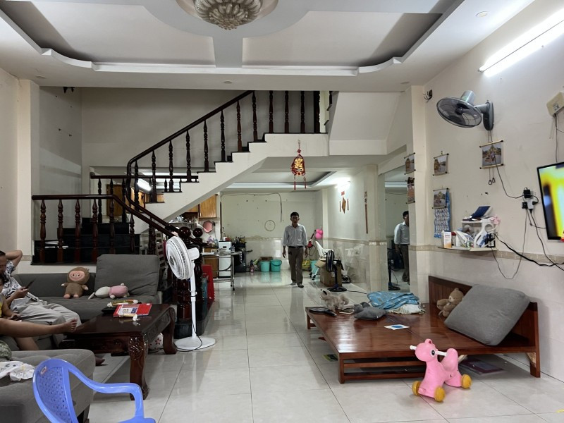 Bán nhà ĐẸP Dĩ An, đường 2 xe hơi vỉa hè đầy đủ,giá NGỘP Bank nặng