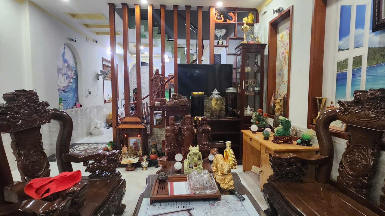 trước mặt KINH DOANH ĐỈNH 5 TẦNG (CÓ HẦM), VỊ TRÍ VÀNG TP DĨ AN, 122M², CHỈ 10.8 TỶ TL