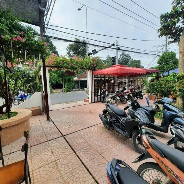 BÁN NHÀ 2 MẶT TIỀN – ĐANG KINH DOANH QUÁN CÀ PHÊ