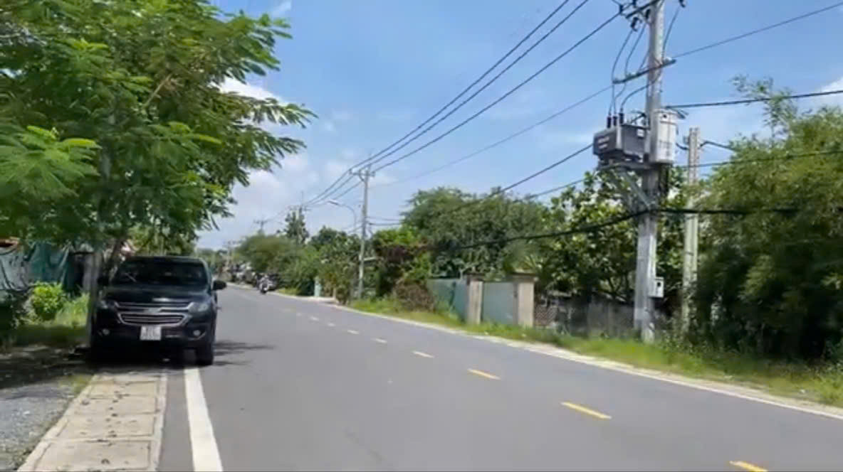 “Ngộp Quá Ngộp” cần tiền bán lô đất MT đường Nguyễn Thị Nê, dt 1.068m2, có 388m2 thổ cư, xã Phú Hòa Đông.