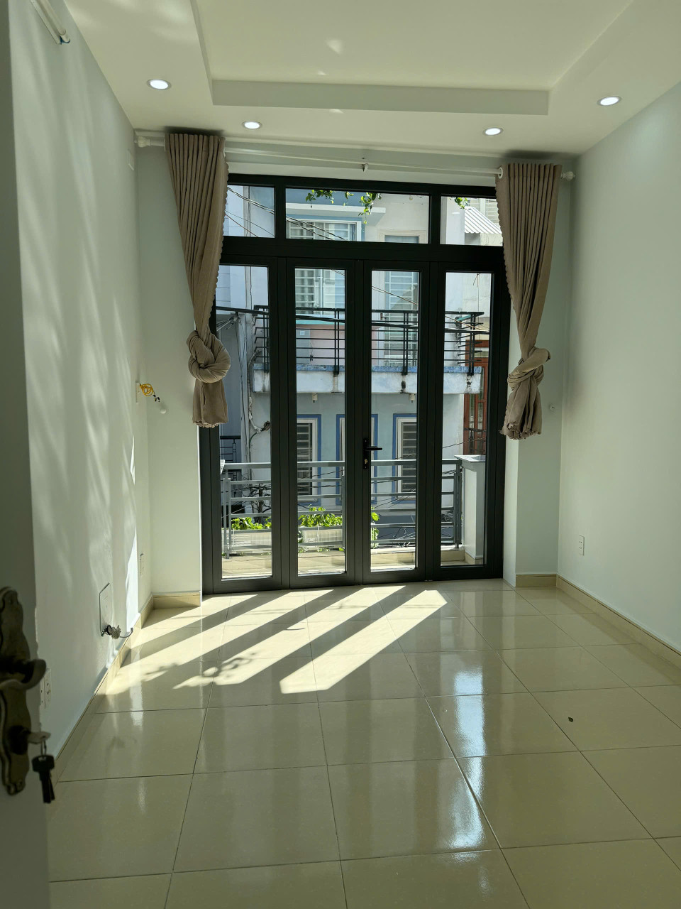 Hot, nhà hẻm ô tô 197/ Nguyễn Thị Nhỏ, P. 9, Tân Bình chỉ 5.9 tỷ, HĐT 20 tr/th - 3.2x14m - 4 tầng