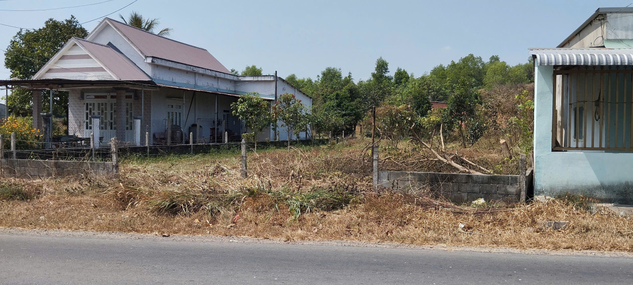 Bán đất mặt tiền đường Nguyễn Thị Rành, xã An Nhơn Tây Củ Chi, 16x42m, 716m2, thổ cư 200m2, 5.4 tỷ