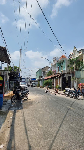 Bán Cặp (10.5 x 26) giá 14,8 tỷ Nhà Mặt Tiền Đường Nguyễn Thị Thơi, Quận 12