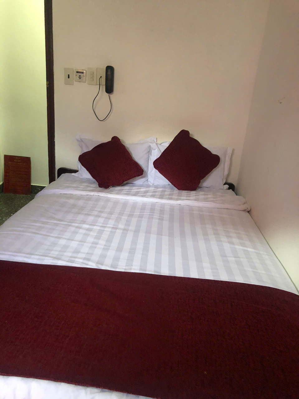 bán khách sạn đẹp đường Nguyễn Thiện Thuật  dt 100m² Giá bán: 35 tỷ lh e Phạm Hải