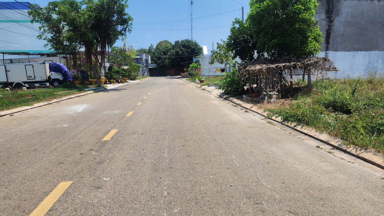 Bán 5m x 20m đất ONT Mặt tiền Nguyễn Thượng Hiền - TX LaGi giá ngộp 2.3 tỷ