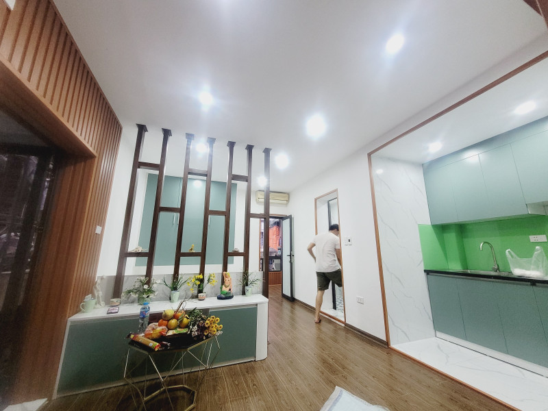 Bán nhà Tập thể đường Nguyễn Trãi, Thanh Xuân, Royal City, nhà đẹp full nội thất, ô tô đỗ chân cầu thang