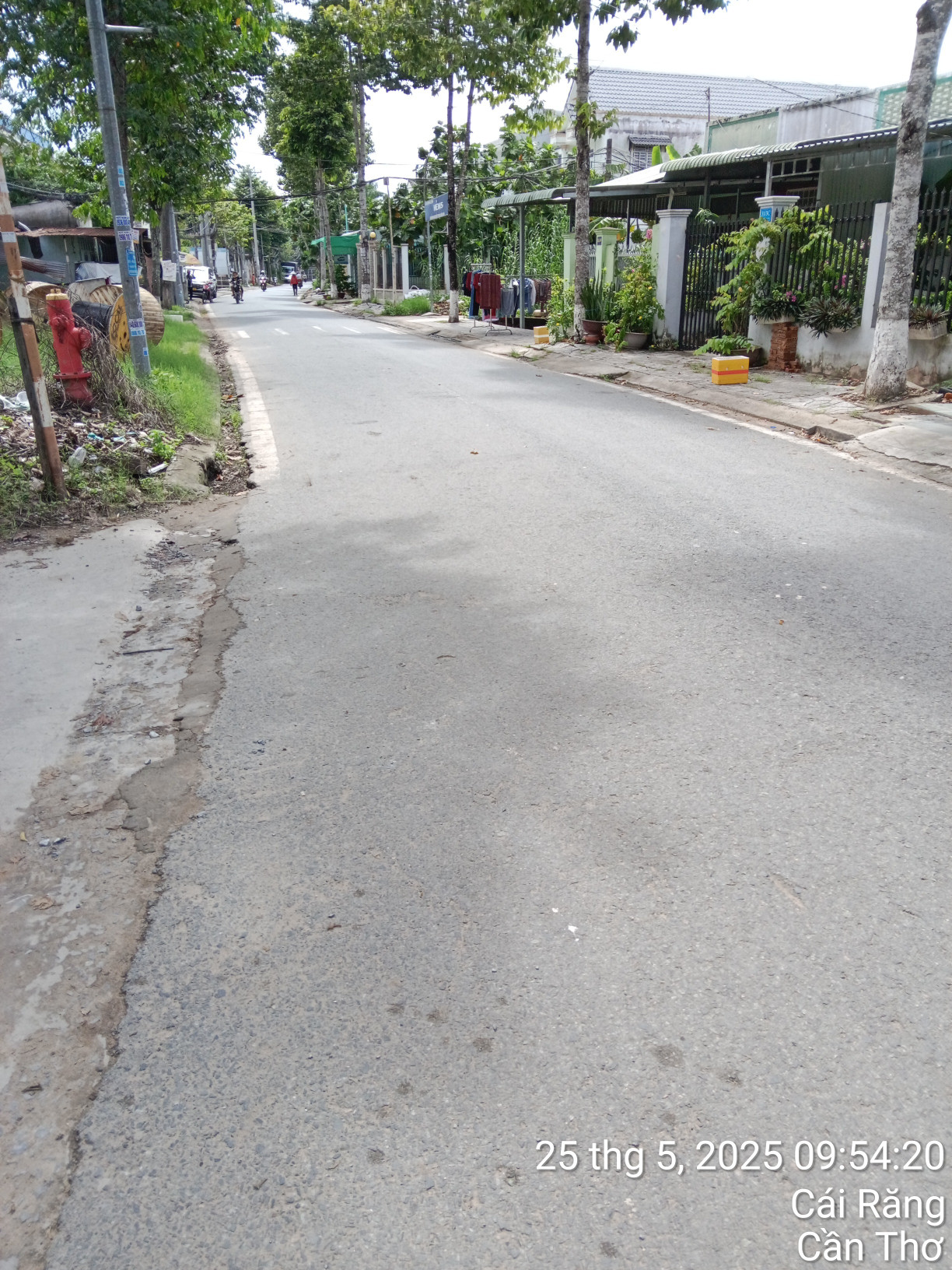 Bán nhà đất mặt tiền