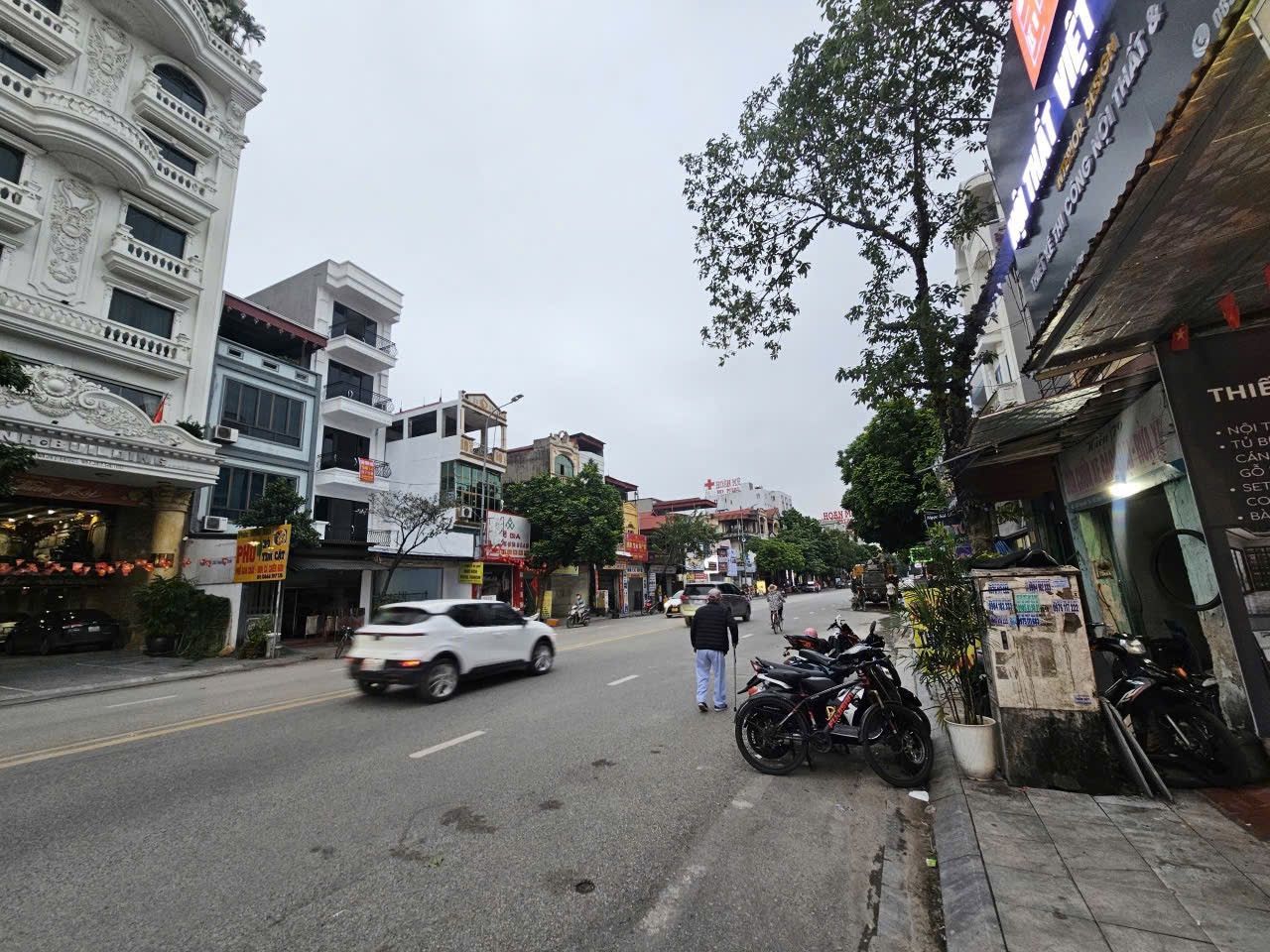 Bán đất tặng nhà 3 tầng ở trọn đời chưa hỏng. Mặt đường nguyễn trãi. Kinh doanh tốt. Diện tích 80.3m mặt tiền 4.2m hướng đông bắc. Phường võ cường tỉnh bắc ninh