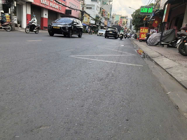 Bán gấp giá mềm nhất quận Bình Thạnh: 24 tỷ - Lê Quang Định P.11 - Dt: 50.1m2 Ngang 3.6 x Dài 18.- nhà 2 tầng nhà củ tiện xây mới làm văn phòng dịch vụ hoặc mở kinh doanh -mặt tiền đường Lê Quang Định tiếp giáp Nơ Trang Long Cách Bệnh viện Trung tâm ung b