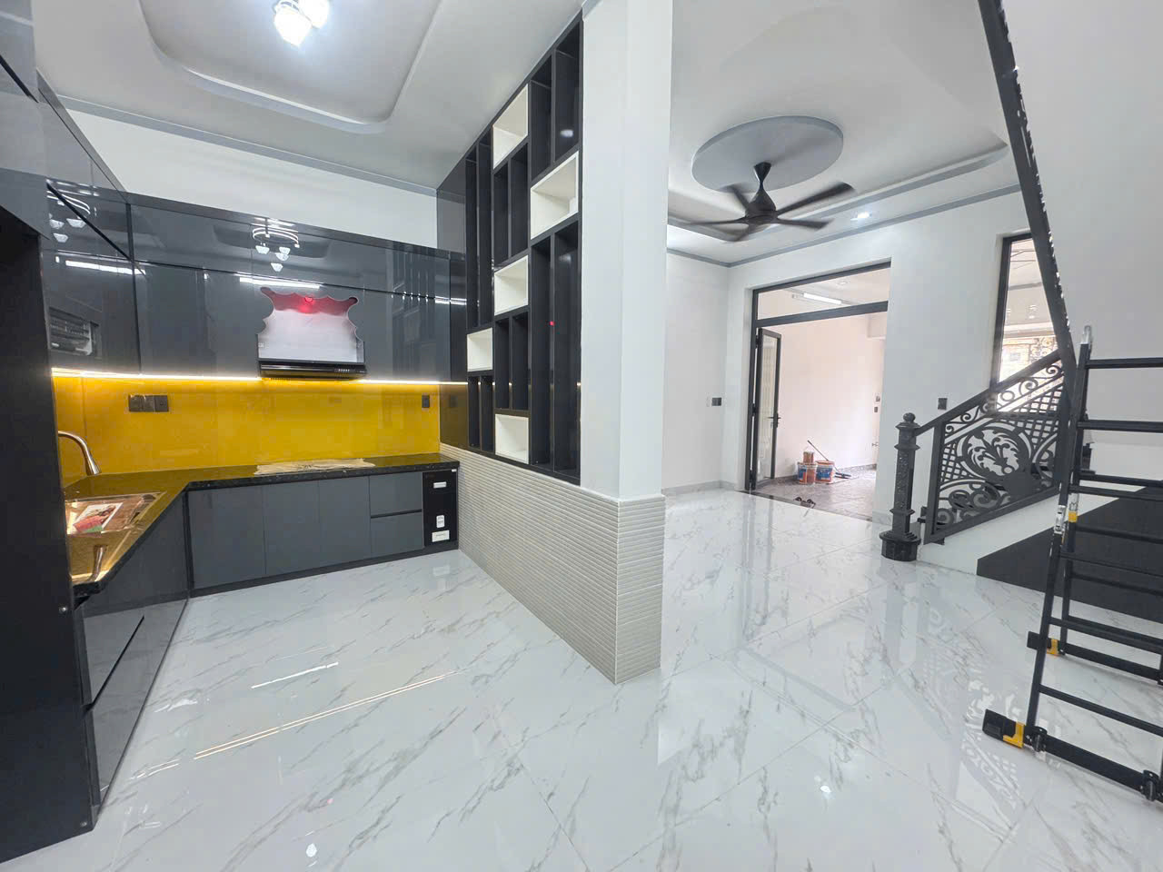 Nhà 1Lầu 1Trệt Mới Xây Có Hoàn Công.2 Ô Tô Né Nhau.Full Nội Thất CAO CẤP