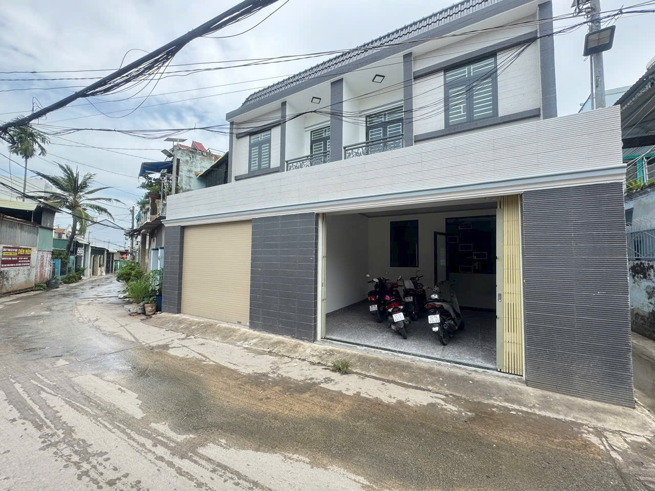 Nhà 1Lầu 1Trệt Mới Xây Có Hoàn Công.2 Ô Tô Né Nhau.Full Nội Thất CAO CẤP
