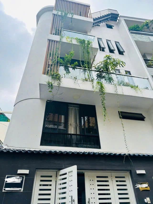 Giá mềm nhất quận Tân bình: 11,9 tỷ - Nguyễn Trọng Tuyển - 5 tầng BTCT, gồm 4PN, 5WC, Phòng khách, sân thượng rộng rãi thoáng mát view đẹp -LH: 077 888 5818 -077 478 5818 CHUYÊN BĐS SÀI GÒN