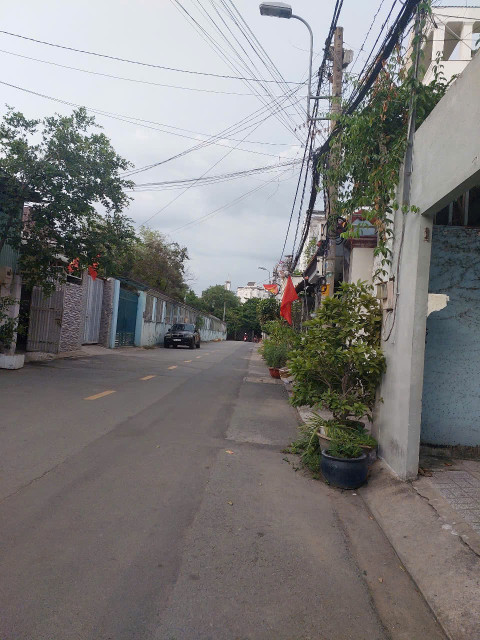 Nhà rẻ nhất khu vực hẻm oto Nguyễn Duy Trinh,Bình Trưng Tây,Thủ Đức giá chỉ 6 tỷ Vui lòng liên hệ Tâm nhà đẹp 0849.131.413 để xem nhà và sở hữu ngay kẻo lở
