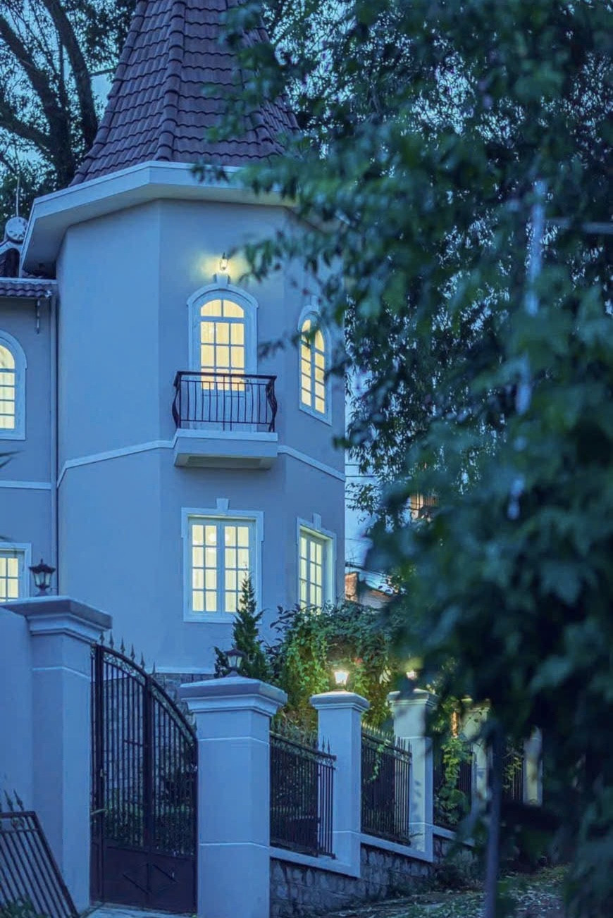 Căn góc kiến trúc châu Âu view triệu đô . mặt tiền đường lớn Nguyễn Trung Trực