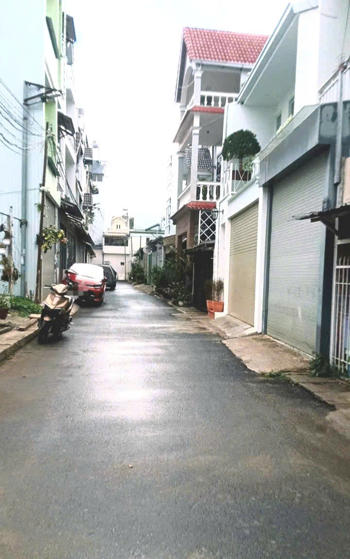 Bán nhà sổ riêng đường nhựa lớn khu dân cư trung tâm, đi chợ đêm Đà Lạt hơn 5p