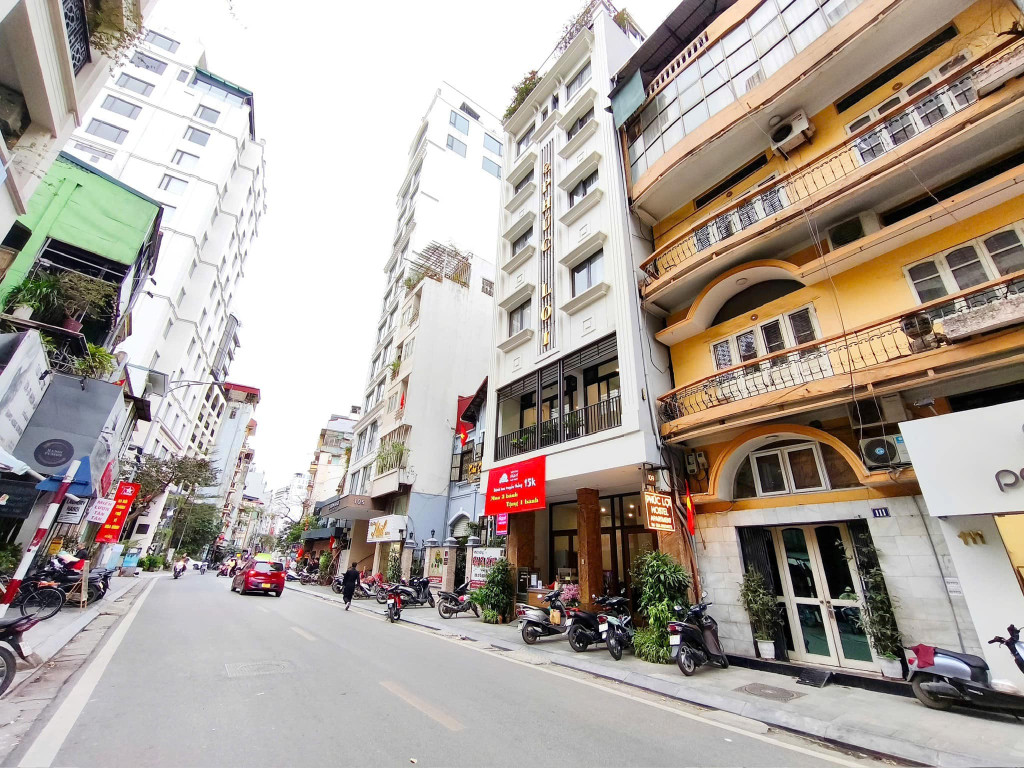 Bán nhà mặt phố Nguyễn Trường Tộ, 105m2, 4 tầng, mặt tiền 10m, 77 tỷ, kinh doanh đỉnh