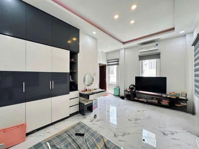 NHÀ MỚI 4TẦNG -XE HƠI NGỦ TRONG NHÀ – ĐƯỜNG 8M-SỔ VUÔNG-DT:142M – NGUYỄN TƯ GIẢN GIÁ 17 TỶ (TL