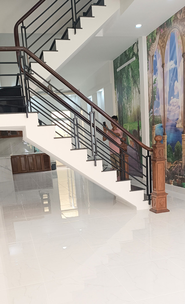Bán nhà mặt tiền Nguyễn Tuyển, sân đậu xe hơi, 3 tầng, ngay sát Nguyễn Duy Trinh, rất đẹp