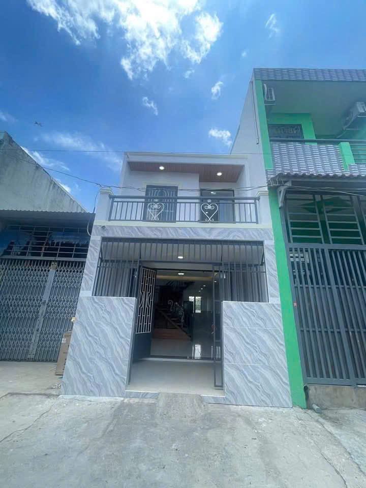Bán nhà nguyên căn Hóc Môn 2 phòng ngủ có sổ hồng