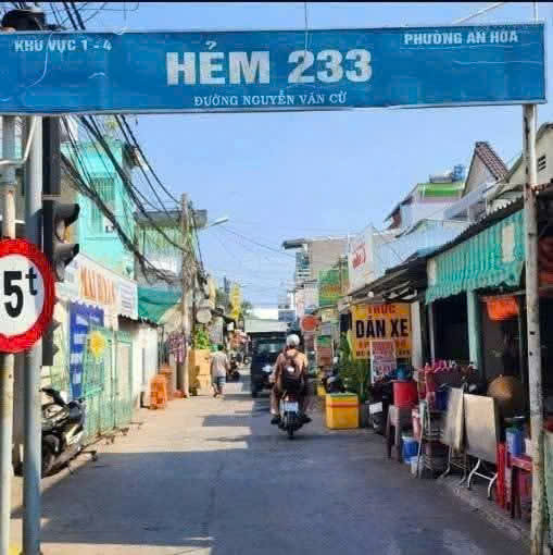 nhà 7 triêụ mặt tiền hẻm 233 cách đường Nguyễn Văn Cừ 50 m