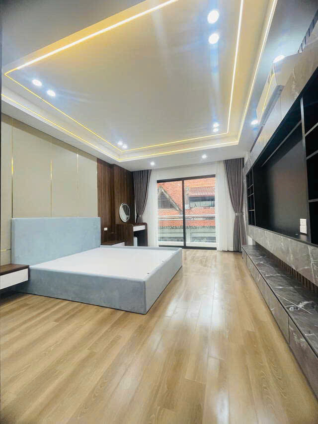 (BÁN NHÀ KHU PHỐ NGUYỄN VĂN CỪ - LONG BIÊN - ĐẲNG CẤP AN CƯ GẦN SÔNG - CẬN PHỐ - 7 TẦNG THANG MÁY - NỘI THẤT CAO CẤP)