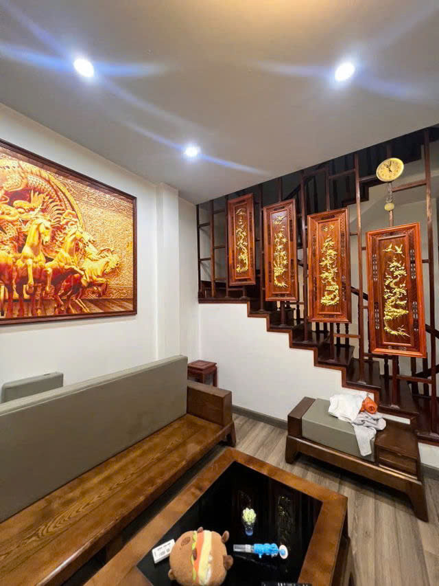 NAHF ĐẸP DÂN XÂY KIÊN CỐ Phố Nguyễn Văn Cừ 40m2,X  4 tầng, mặt tiền 4m,9.5 tỷ Long Biên.