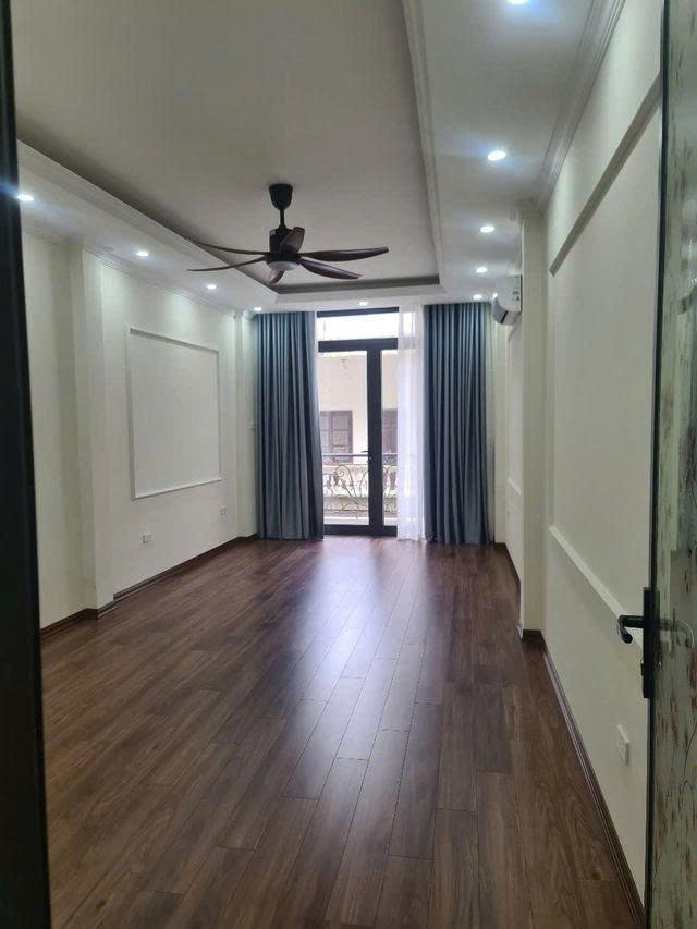 NHÀ MỚI MẶT NGÕ THÔNG Ô TÔ QUA Phố Nguyễn Văn Cừ Cừ 72m2,4 tầng 13.5 tỷ Long Biên.