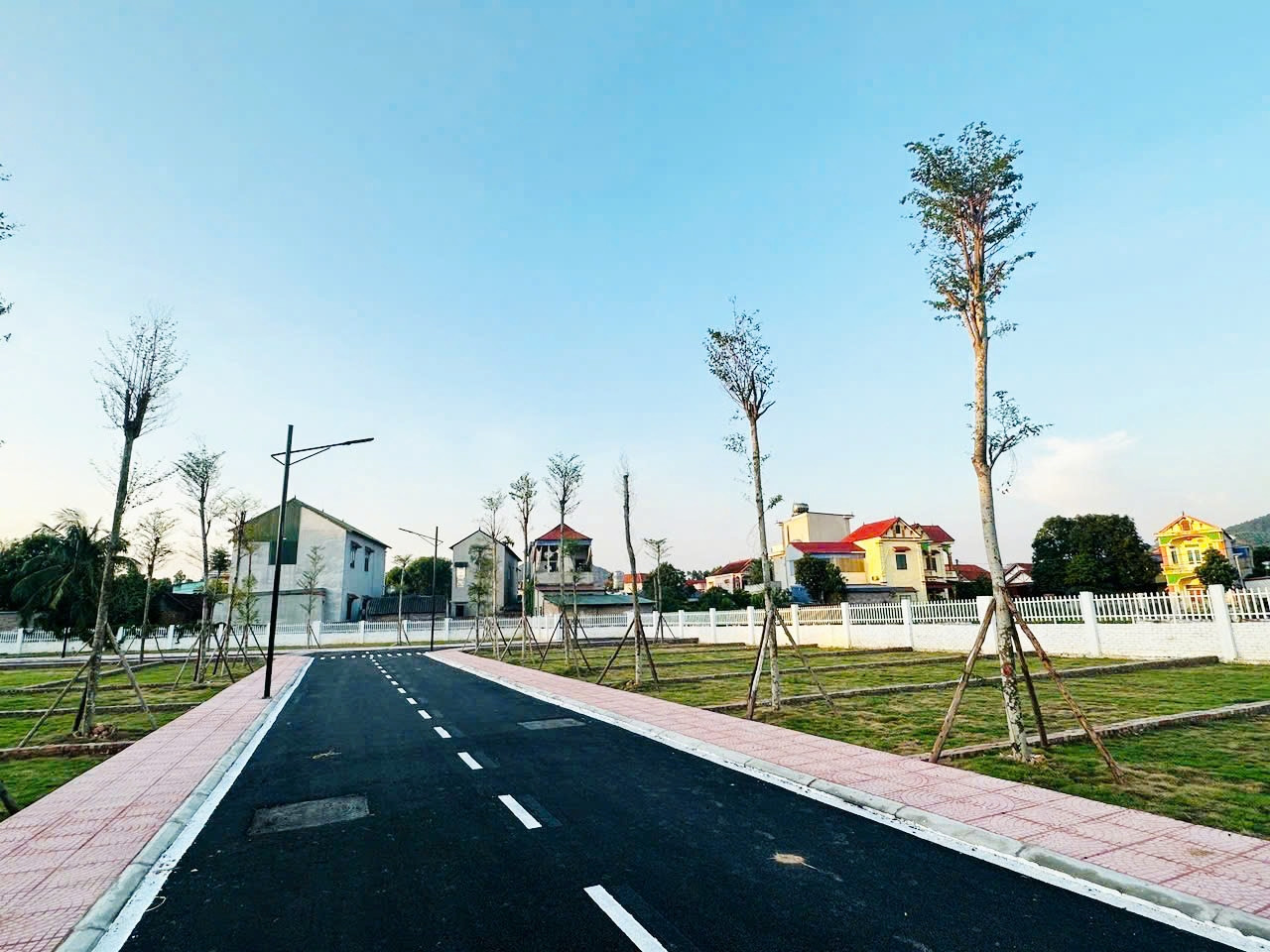 NHỈNH 1 TỶ ĐẤT PHƯỜNG XUÂN HÒA GẦN ĐẠI HỌC SƯ PHẠM ĐƯỜNG THÔNG VỈA HÈ