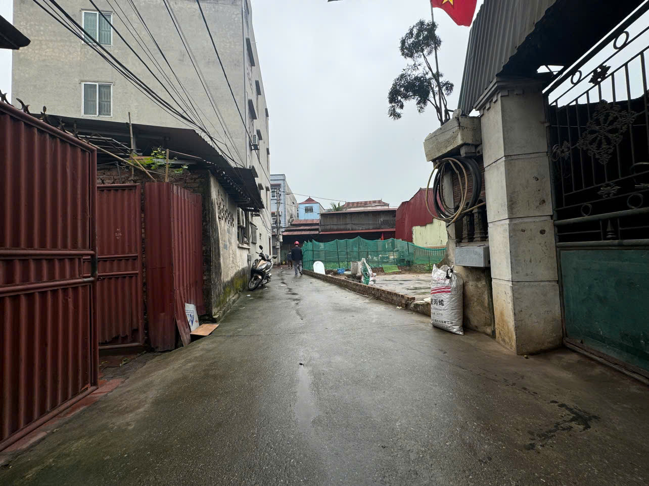 CHỦ CẮT MÁU CẦN BÁN GẤP LÔ ĐẤT   PHÙ KHÊ - TỪ SƠN BẮC NINH 

 Dt : 48 Mt : 5 m 
 Giá : 1.4 tỷ 

GẦN CÔNG VIÊN NGUYỄN VĂN CỪ