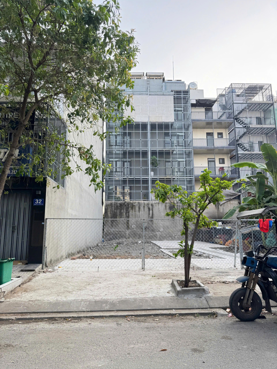 bán đất 215B12 Nguyễn Văn Hưởng, Thảo Điền
- Diện tích: 8 X 25 CN 200m2
- Giá bán: 53 tỷ