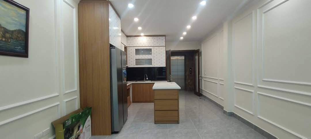 PHÂN LÔ Ô TÔ NGUYỄN VĂN HUYÊN 50M*7T NHỈNH 19 TỶ, KHU VIP CẦU GIẤY, THANG MÁY, VỪA Ở VỪA KINH DOANH.