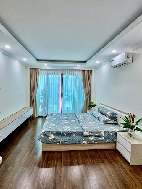 BÁN NHÀ PHỐ NGUYỄN VĂN HUYÊN - 50M² x 7T THANG MÁY - GARA Ô TÔ - KINH DOANH - GIÁ 19.5 TỶ