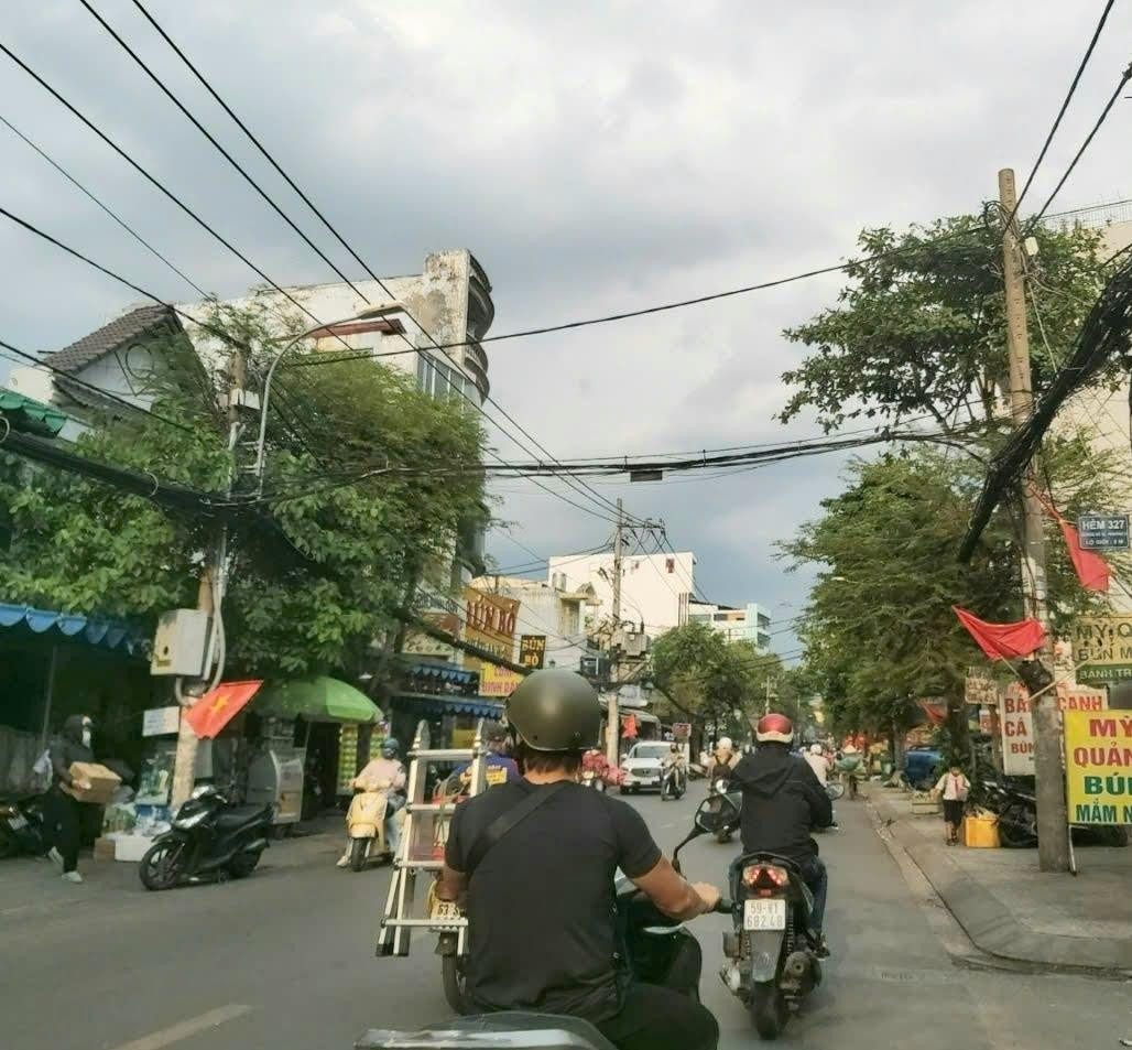 🏠 Bán nhà Gò Vấp, hẻm xe hơi Nguyễn Văn Khối, 106M²( 6 x 17), 3 tầng, 4 Pn, hơn 7 tỷ TL
