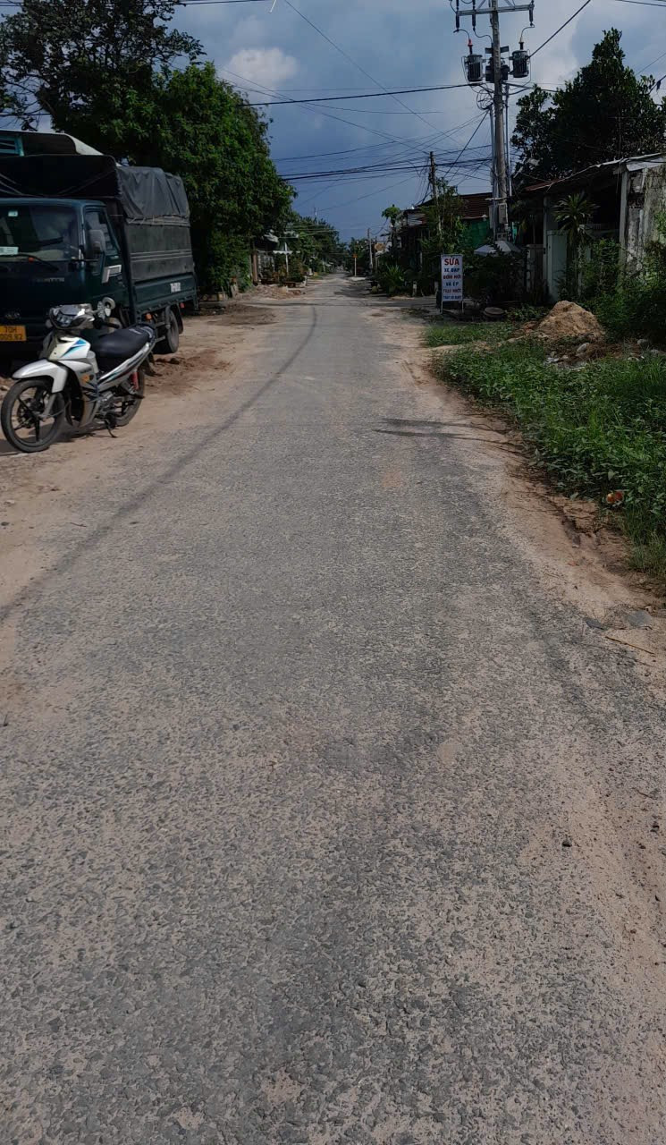 Bán đất 299.7m² ngang 10m giá 2.3 tỷ Phường Long Hoa