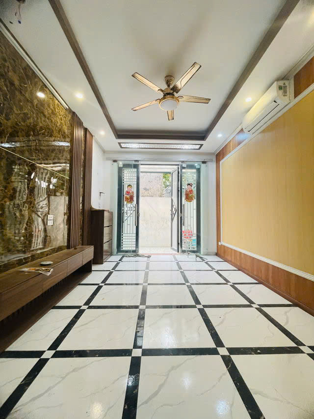 BÁN NHÀ RIÊNG TẶNG NỘI THẤT Nguyễn Văn Linh 30.2m2, X  5 Tầng, mặt tiền  3.8m, 5.1 tỷ.