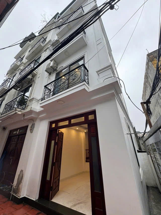 NHÀ MỚI- ĐẸP LÔ GÓC Nguyễn Văn Linh-Long Biên 36m2  4  tầng,mặt tiền 4.3m, 5.35 tỷ.