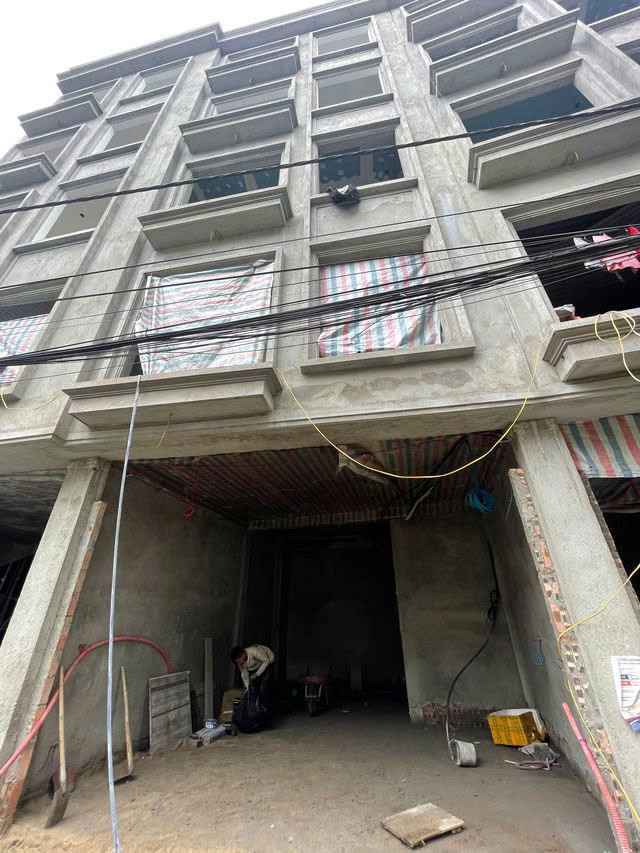 NHÀ MỚI 6 TẦNG THANG MÁY GÂRA 7 CHỖ  Nguyễn Văn Linh-Long Biên 40m2,
 6 tầng,mặt tiền 5m, 8.1 tỷ.