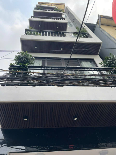 Nguyễn Văn Linh,Thạch Bàn gara ô tô thang máy 43m x 6T giá chào 9.3 tỷ