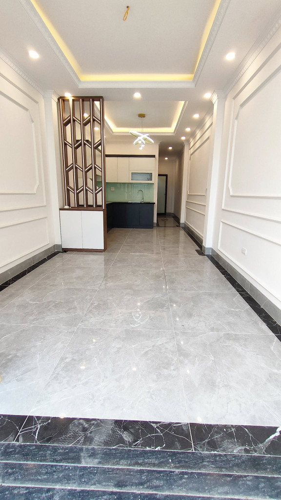 Nguyễn Văn Linh,Thạch Bàn DT40m ngõ thông ô tô vào nhà giá 7.2 tỷ