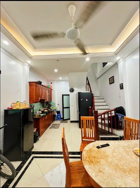 TỔ 14 THẠCH BÀN LONG BIÊN 
NHÀ MỚI 5 TẦNG , 35 M² - Ở NGAY - LÔ GÓC 2 THOÁNG VĨNH VIỄN - GẦN Ô TÔ - CHỈ HƠN 5 TỶ.
 HÀNG XÓM GARDEN CITI - CÁCH 300 M RA CHỢ ĐỒNG DINH, TRƯỜNG MẦM NON, CẤP 1,2,3