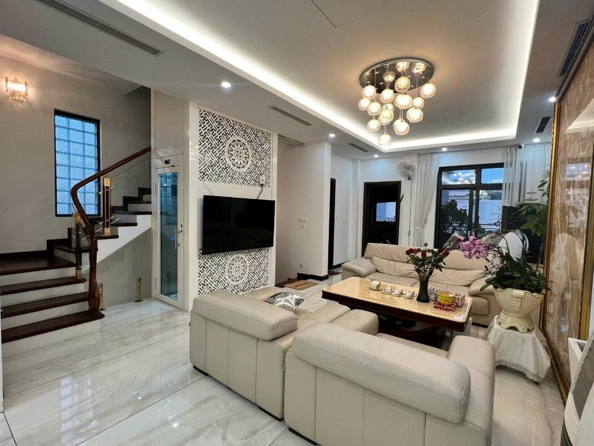 BÁN BIỆT THỰ LÀNG VIỆT KIỀU CHÂU ÂU - LÔ GÓC 220M² x 5 TẦNG - CÓ HẦM - GIÁ CHỈ 50 TỶ