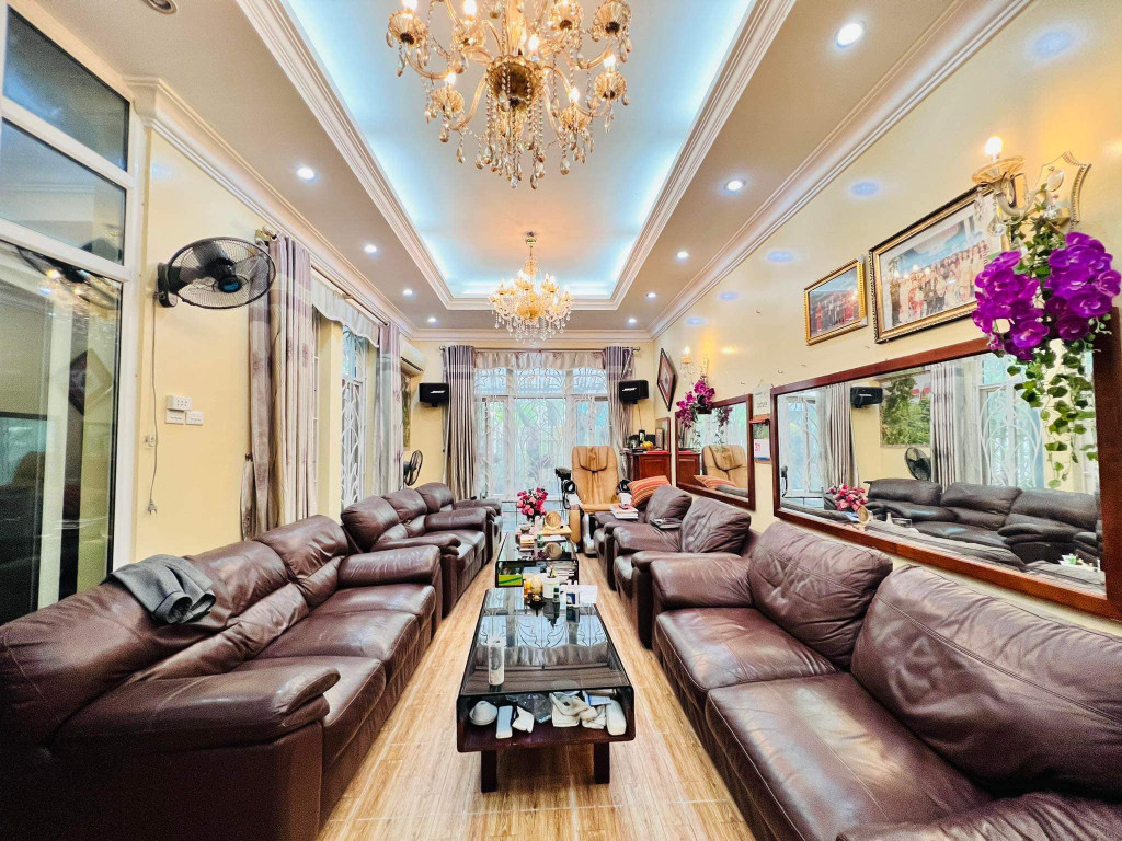 BÁN BIỆT THỰ LÀNG VIỆT KIỀU CHÂU ÂU - LÔ GÓC 180M² - CÓ HẦM - VIEW VƯỜN HOA - GIÁ CHỈ 50 TỶ