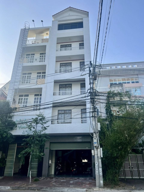 CẦN BÁN KHÁCH SẠN MẶT TIỀN KHU GHỀNH RÁNG, QUY NHƠN - LH: 0944.07.0044