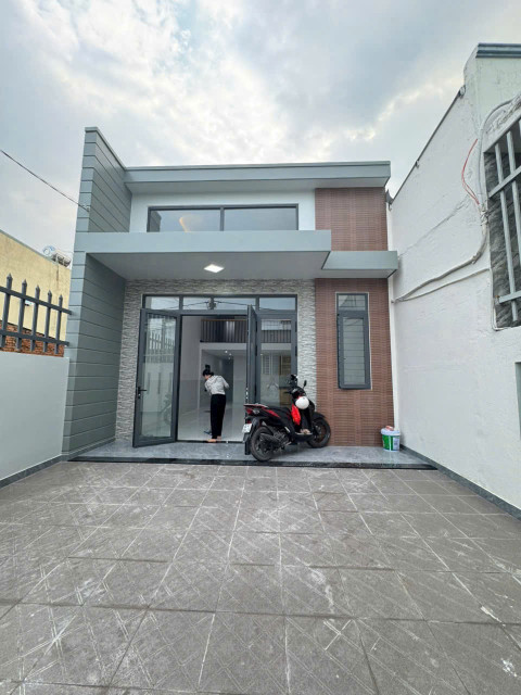 Bán nhà 1T1L, SR, TC, KP9 Tân Phong, gần chợ 26, đường oto, sân oto chỉ 3,1 tỷ