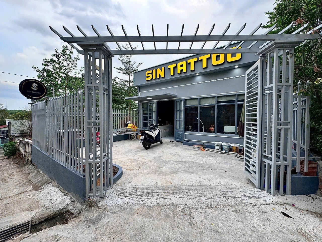 Nhà cấp 4 căn góc còn mới đẹp Hiệp Thành (phường Thủ Dầu Một-TP.HCM) dt 123m2 đường oto 4 chỗ sát bên Nguyễn Văn Tiết giá êm