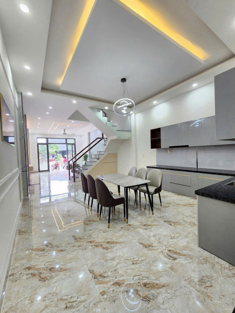 NHÀ NGỘP GIÁ HỜI ! Chỉ 2.39 tỷ ngay Lái Thiêu, Thuận An, Sổ sẵn, mặt tiền 12m kinh doanh cho thuê hợp lý,